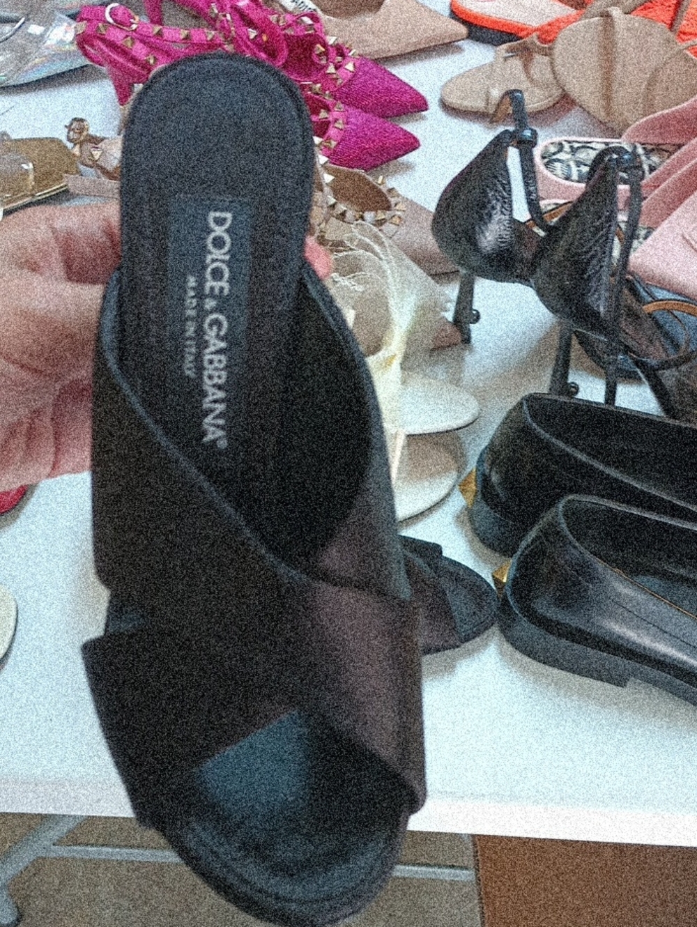 Dolce & Gabbana Black Cross‑Strap Slide Sandal